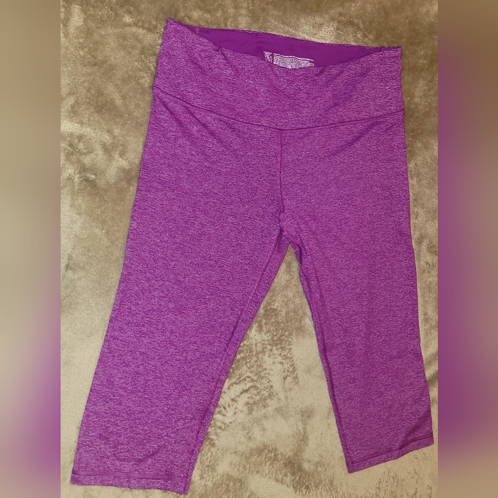 Victoria's Secret VSX sport Capri leggings